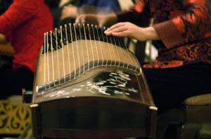 【楽器】胡弓、銅鑼、篳篥、箏曲、琴瑟相和す