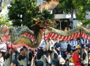 「龍踊り」と「龍踊」