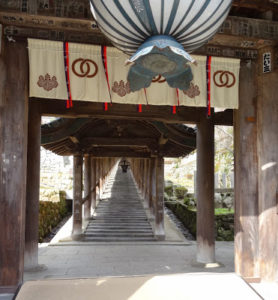 「西国三十三所」と「西国三十三カ所」